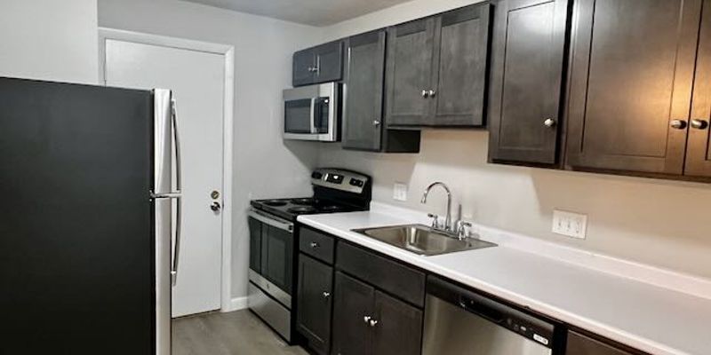 Winthrop Apartment: 800 Governors Dr