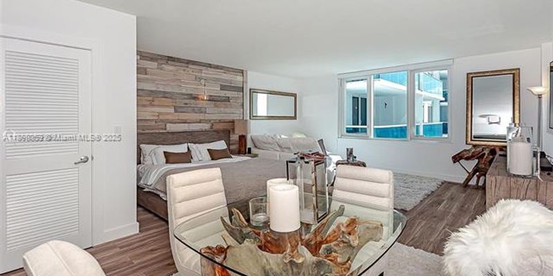 Miami Beach Condo: 2301 Collins Ave