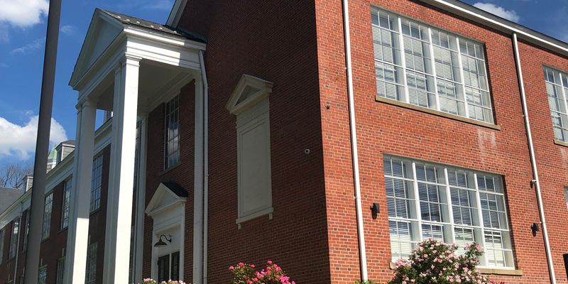 Halifax House: 722 Mountain Rd