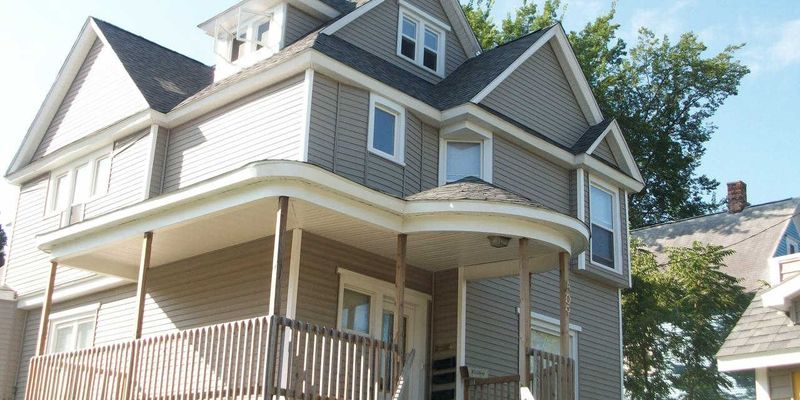 Battle Creek Apartment: 409 Capital SW