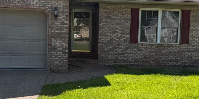Newburgh House: 5677 Maple Ln
