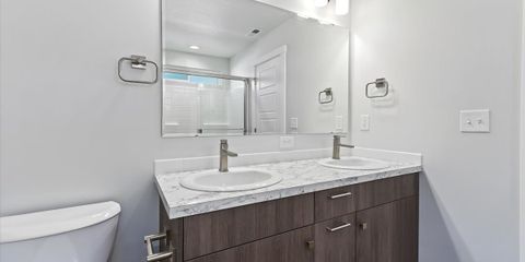 18-Bathroom.jpg