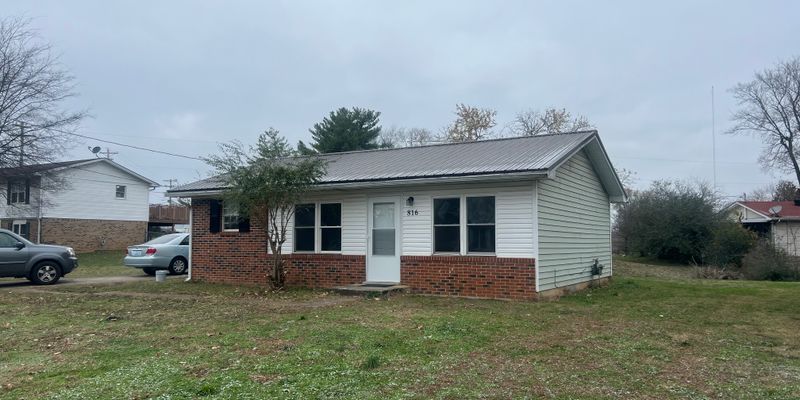 Bowling Green House: 816 W Town Ct