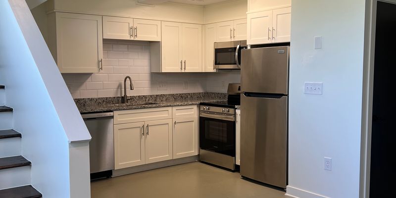 Pulaski Apartment: 500 Pico Terrace