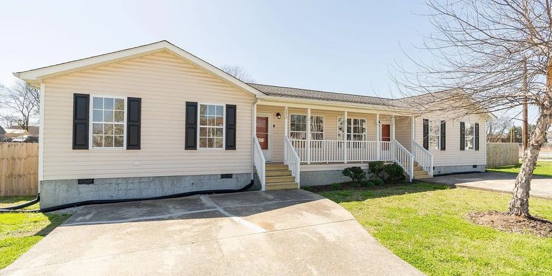 Chattanooga House: 121  W 26th Street A