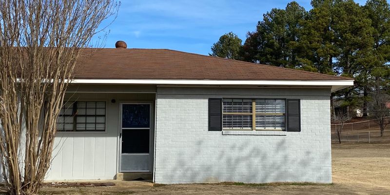 Winfield Apartment: 119 Shades Ave