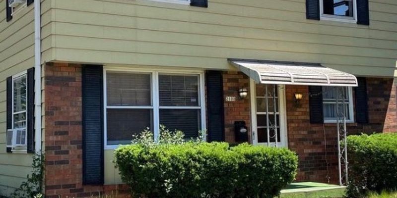 Milwaukee Apartment: 2627 W Becher St