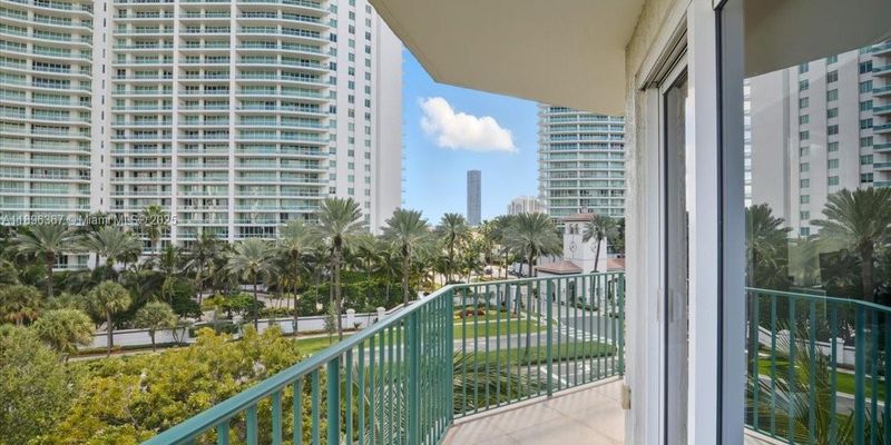 Aventura House: 20000 E Country Club Dr