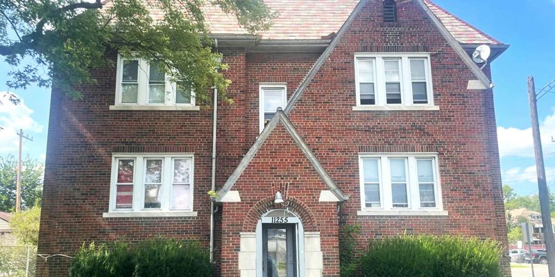 Detroit Apartment: 11255 Charlemagne Ave