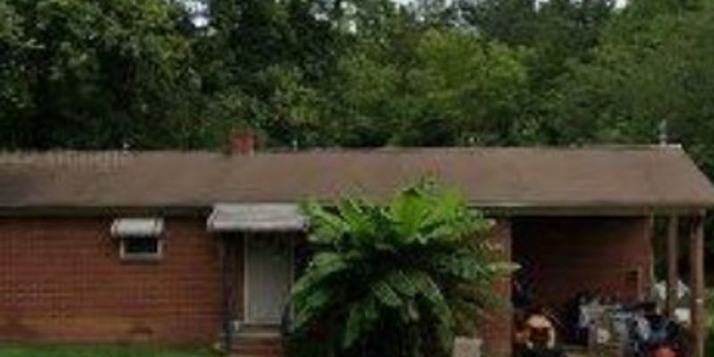 Salisbury House: 255 Victoria St