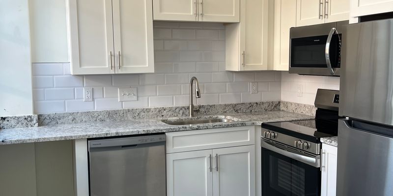 Pulaski Apartment: 500 Pico Terrace