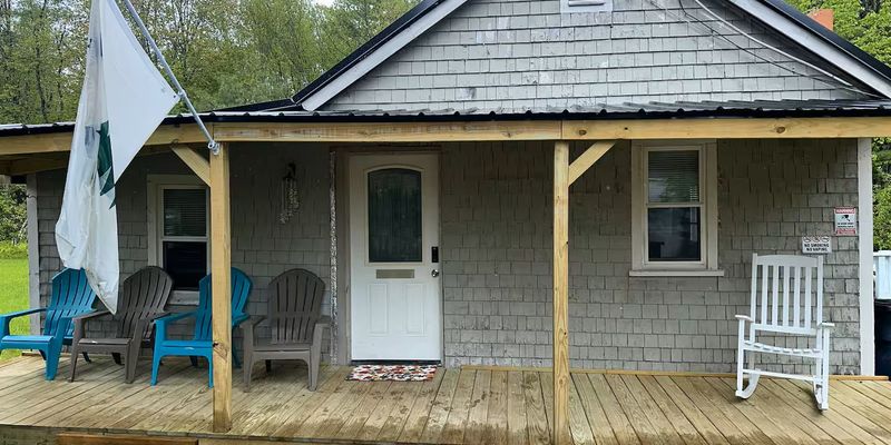 Buxton House: 384 Parker Farm Rd