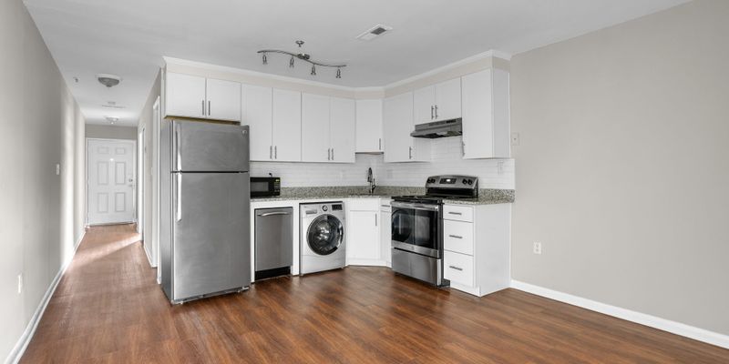 Charleston Apartment: 40 Bee St