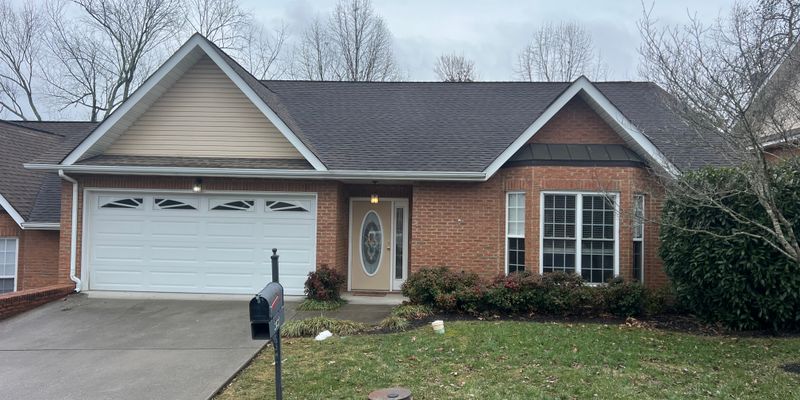 Knoxville House: 2432 Pine Marten Way NW