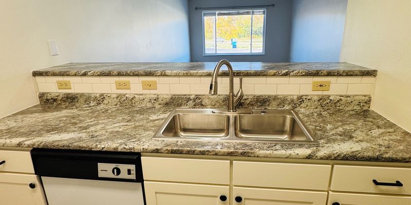 North Liberty Apartment: 395 Beaver Kreek Center