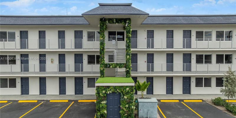 North Miami House: 13200 NE 7th Ave