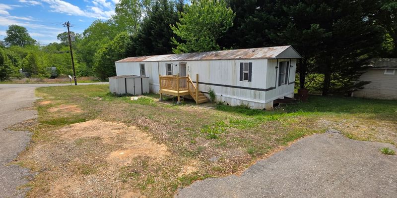 Connelly Springs House: 8364 Cedar St