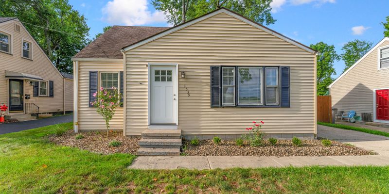 Youngstown House: 1539 Weston Ave