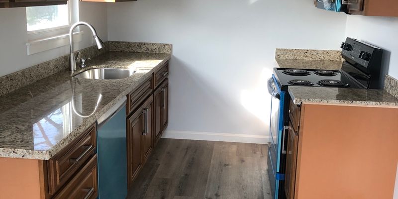 Oakland Apartment: 2433 Renwick St.