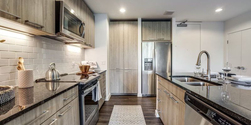 Houston Apartment: 3798 Greenbriar Dr