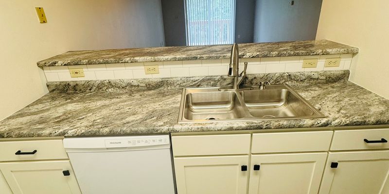 North Liberty Apartment: 365 Beaver Kreek Center