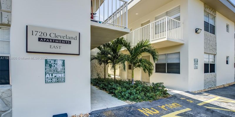 Hollywood Apartment: 1720 Cleveland St