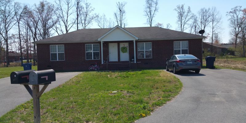 Manchester House: 117 Dixie Ct