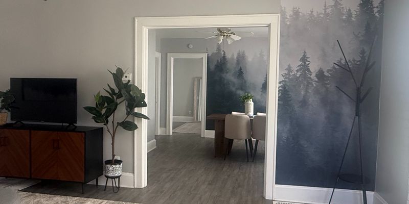 Cincinnati Apartment: 3833 Vine St