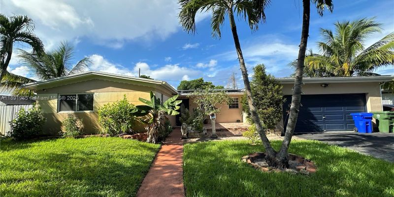 Pembroke Pines House: 6439 SW 7th St