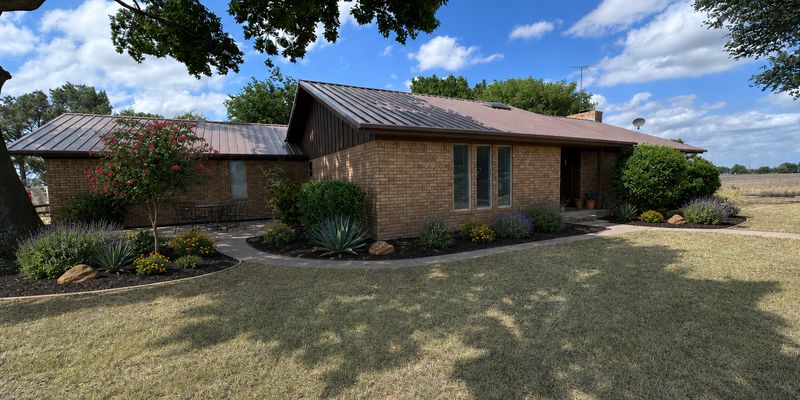 Vernon House: 10030 County Rd 126 W