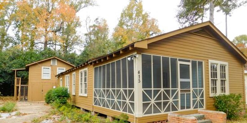 Hattiesburg House: 415 South 16th Avenue