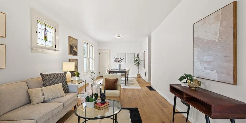 St. Louis House: 5223 Schollmeyer Ave