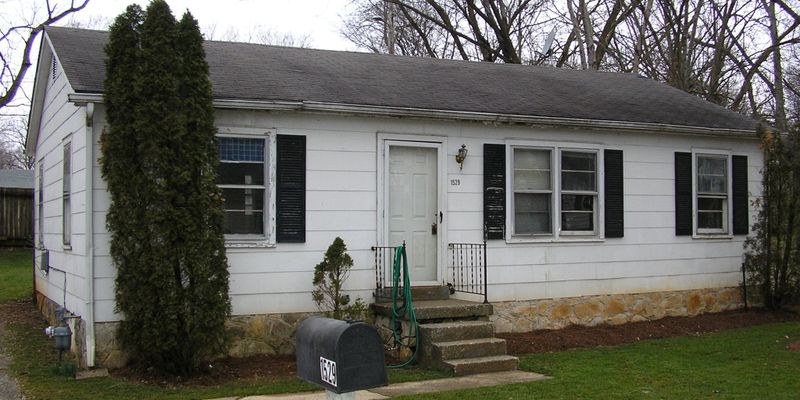 Bowling Green House: 1529 Parkhurst Dr