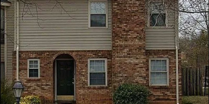 Anniston House: 5414 Centerbrook Dr
