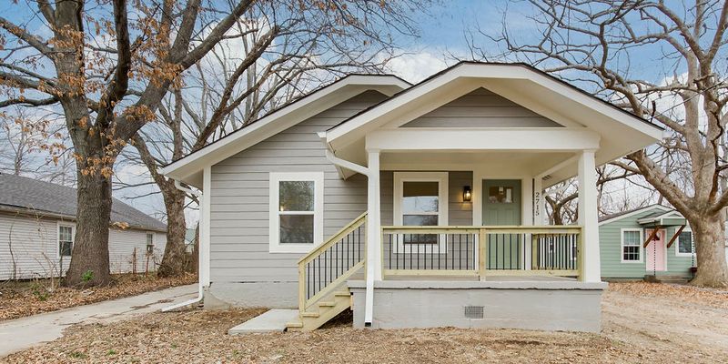 Kansas City House: 2715 S 37th St