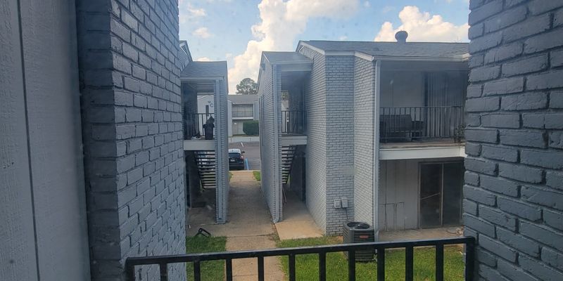 Jackson Apartment: 225 W McDowell Road Jackson, MS 39204