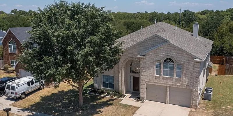 Seagoville House: 427 Magellan Rd