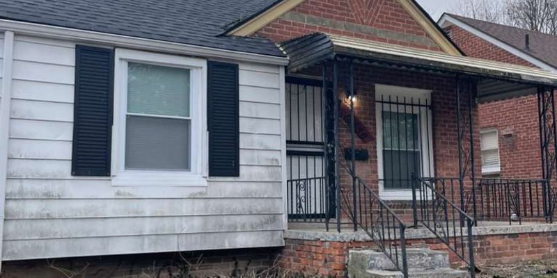 Detroit House: 18556 Kentfield St