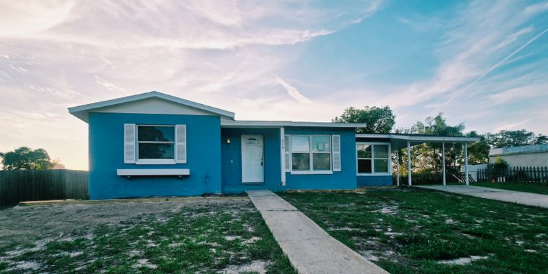 Spring Hill House: 513 Hollyhock Ln