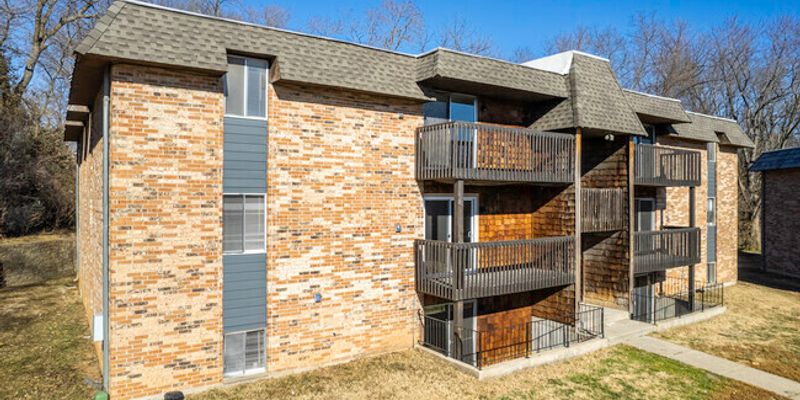 Shawnee Apartment: 10302 W 62nd St