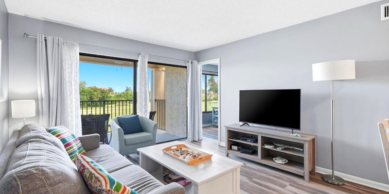 St. Petersburg Apartment: 6105 Palma Del Mar Blvd S