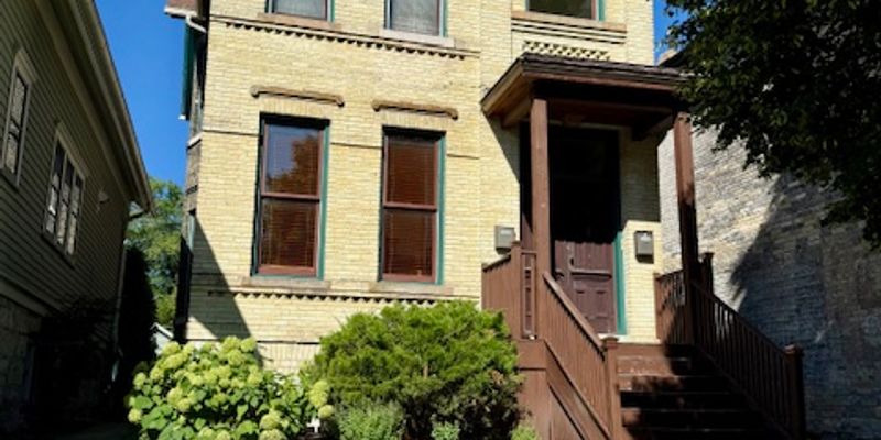 Milwaukee Apartment: 2013 N Palmer St