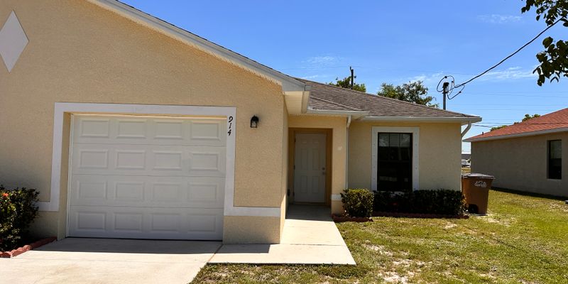 Cape Coral House: 914 SE 8th St