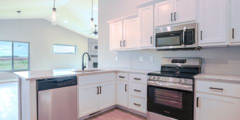 127KinsleyKitchen2.jpg