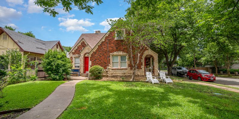 Dallas Apartment: 2600 Madera St