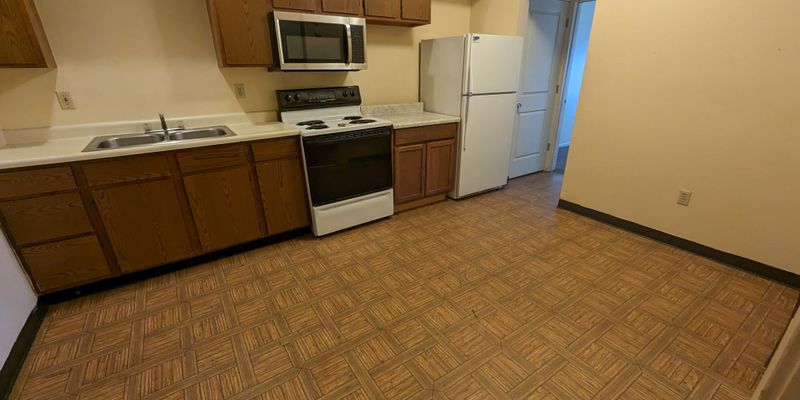 Massillon Apartment: 308 Erie St S