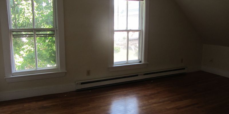 Biddeford Apartment: 14 Bradbury St