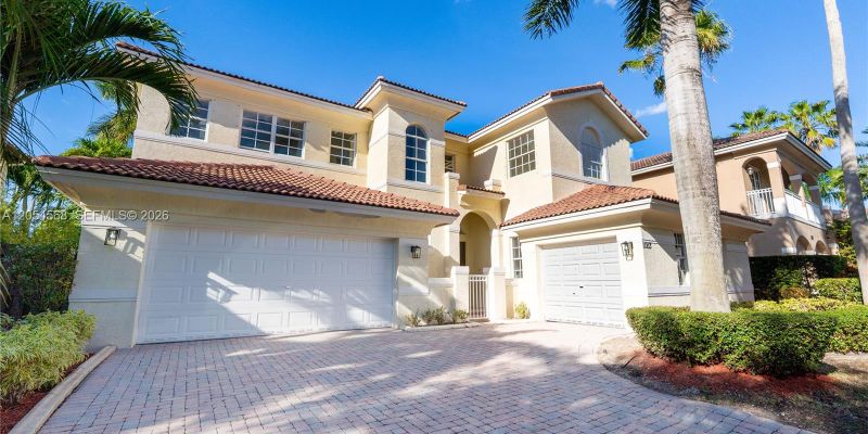 Doral House: 11213 NW 71st Ter #11213