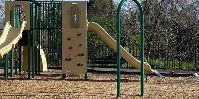 Chick House: 120 Menlo Way