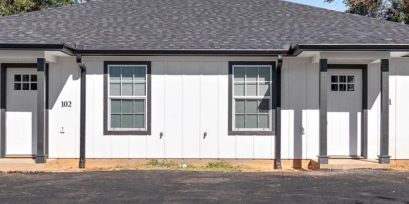 Nacogdoches Multiplex: 216 W Starr Ave